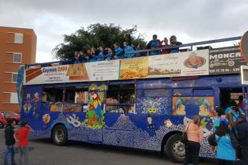 La  carroza anunciadora del Carnaval recorrió este miércoles el centro de la ciudad (Foto TA)